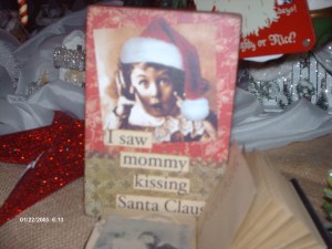 Table box sign, I Saw momma Kissing Santa Claus
