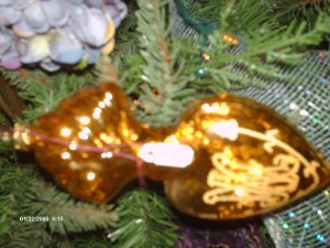 Gold heart and crown ornament 