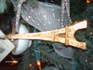 Gold Eiffel tower ornament 