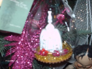 Marie Antoinette in globe 