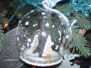 Eiffel with Trees in a globe